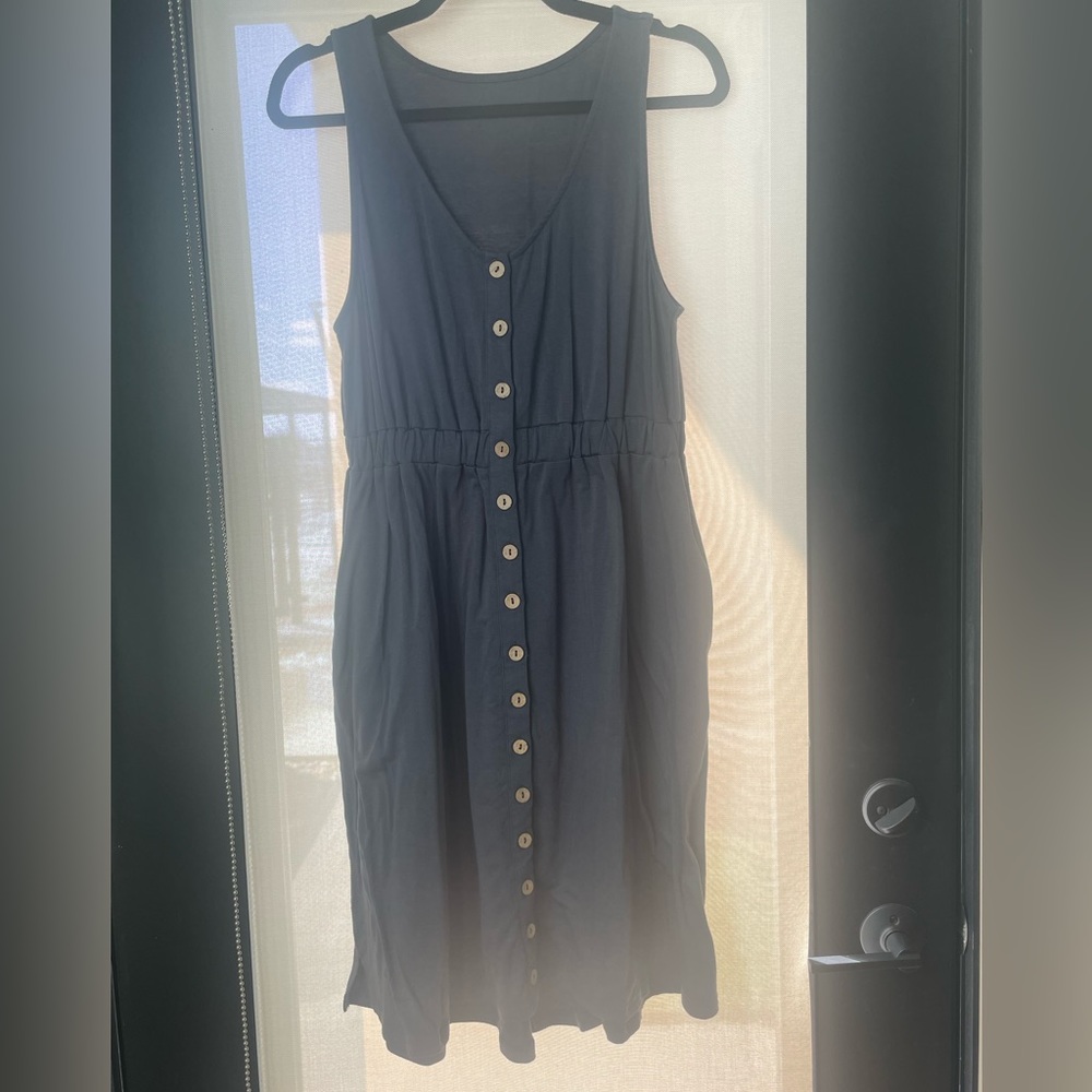 V-neck sleeveless button down midi dress